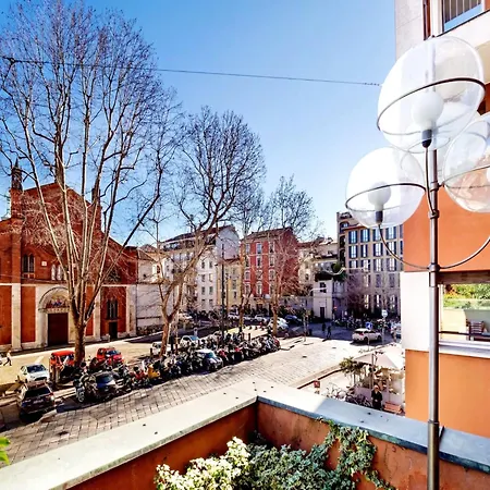 Sunny With Balcony Apartman Milánó
